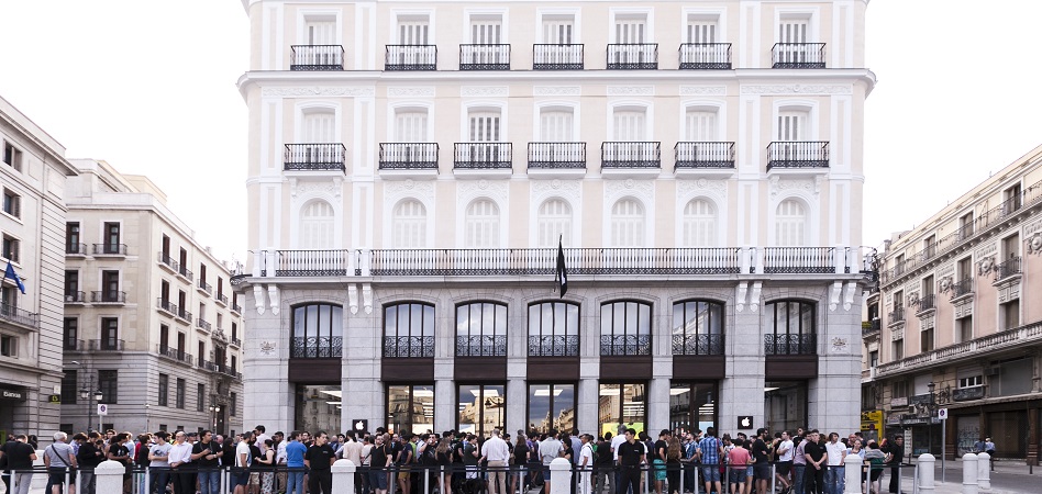 Fachada de la Apple Store de Puerta del Sol La Puerta del Sol: ¿el futuro kilómetro cero del retail en España?